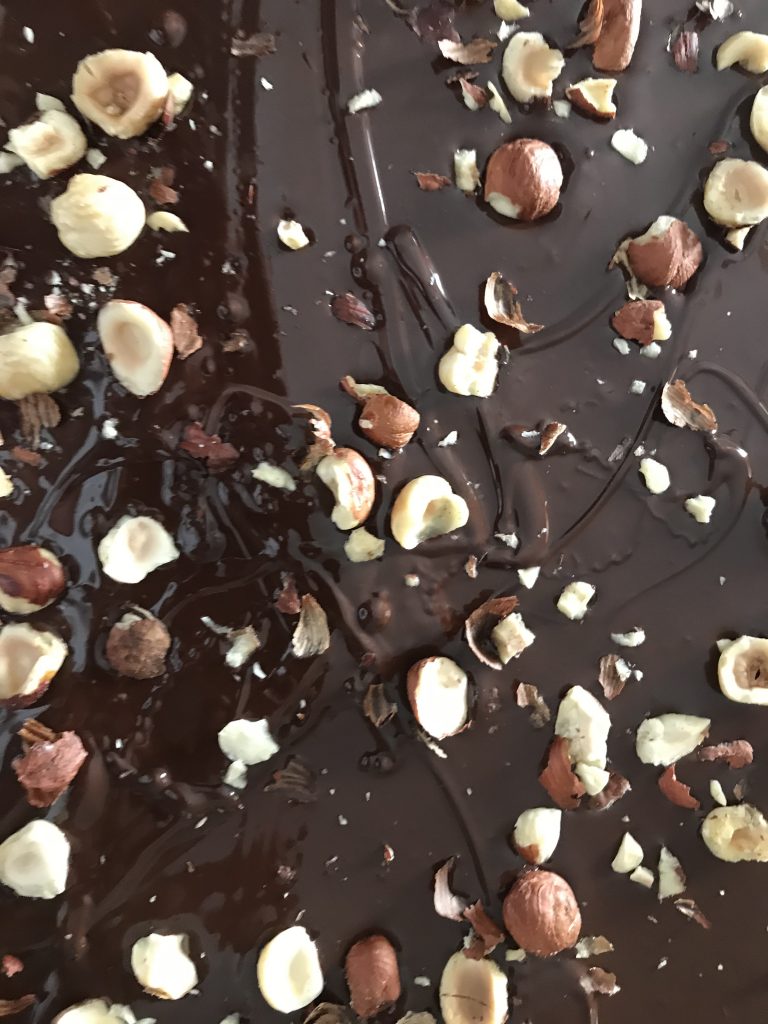 Plaques de chocolat noir et cacahouète